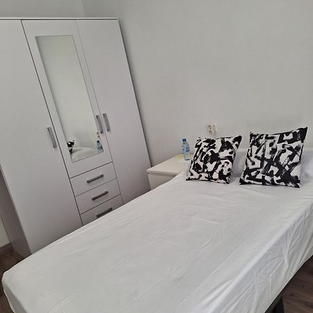 Habitacion Individual Apartment Valencia Bagian luar foto