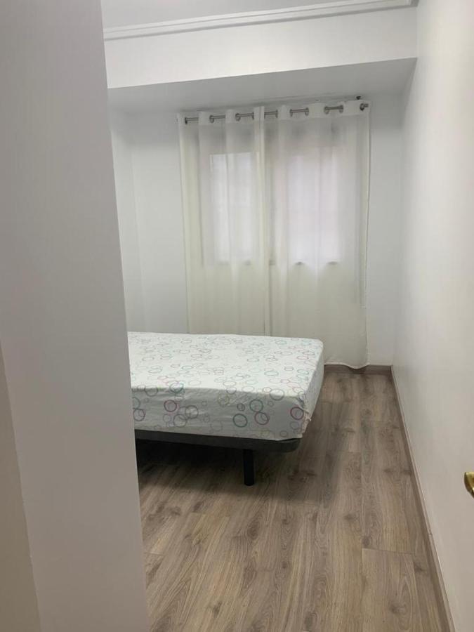 Habitacion Individual Apartment Valencia Bagian luar foto