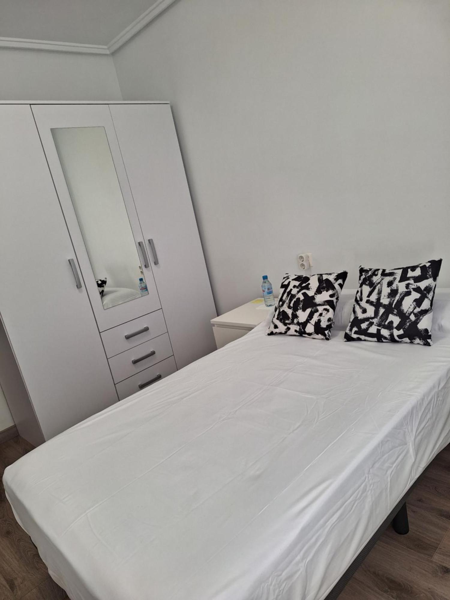 Habitacion Individual Apartment Valencia Bagian luar foto